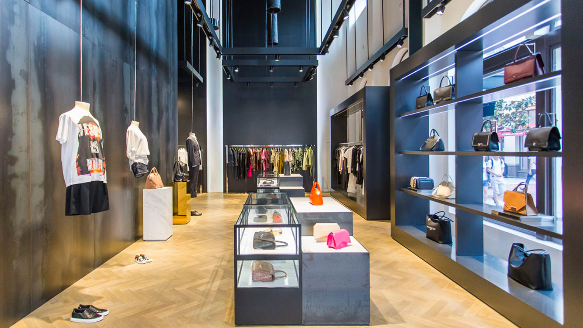 GIVENCHY纪梵希_折扣店_比斯特苏州购物村(奕欧来奥特莱斯)