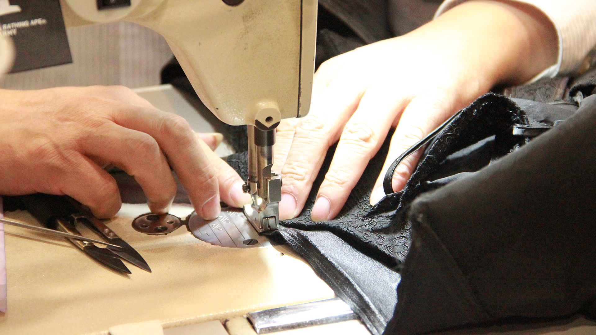 【yizhenyixian一针一线】折扣店_比斯特苏州购物村（奕欧来奥特莱斯）