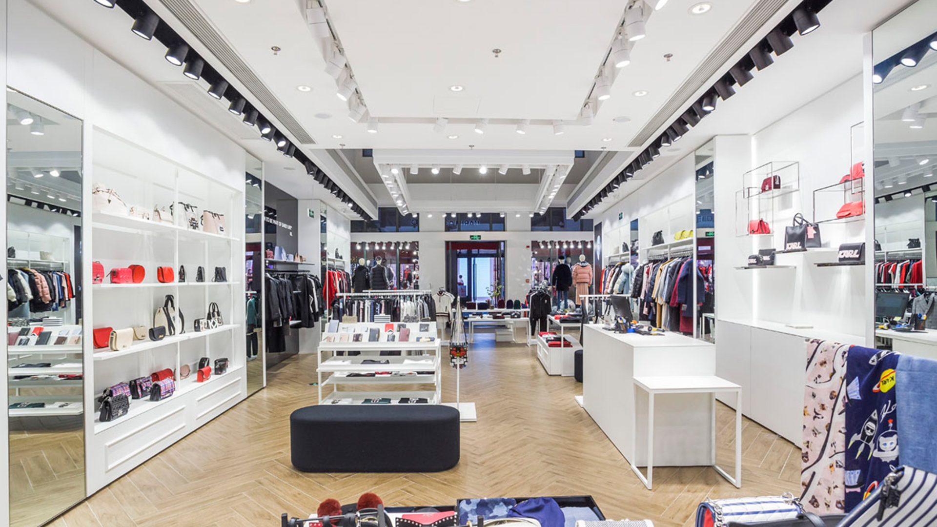 KARL LAGERFELD卡尔拉格斐_折扣店_比斯特苏州购物村(奕欧来奥特莱斯)