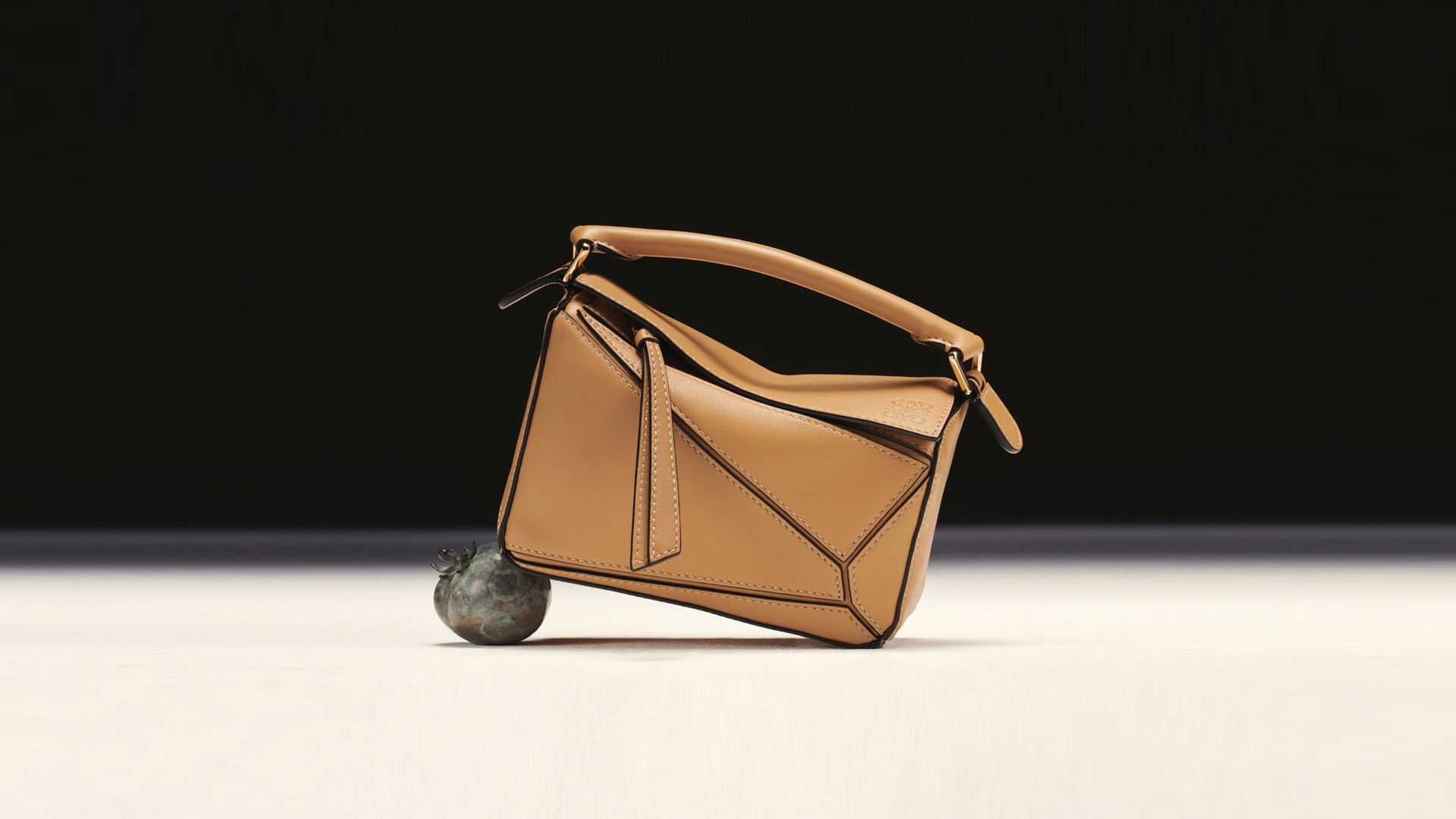 LOEWE罗意威_折扣店_比斯特苏州购物村（奕欧来奥特莱斯）