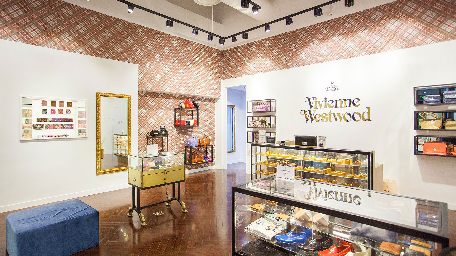 【VivienneWestwood维维安韦斯特伍德】折扣店_比斯特苏州购物村（奕欧来奥特莱斯）