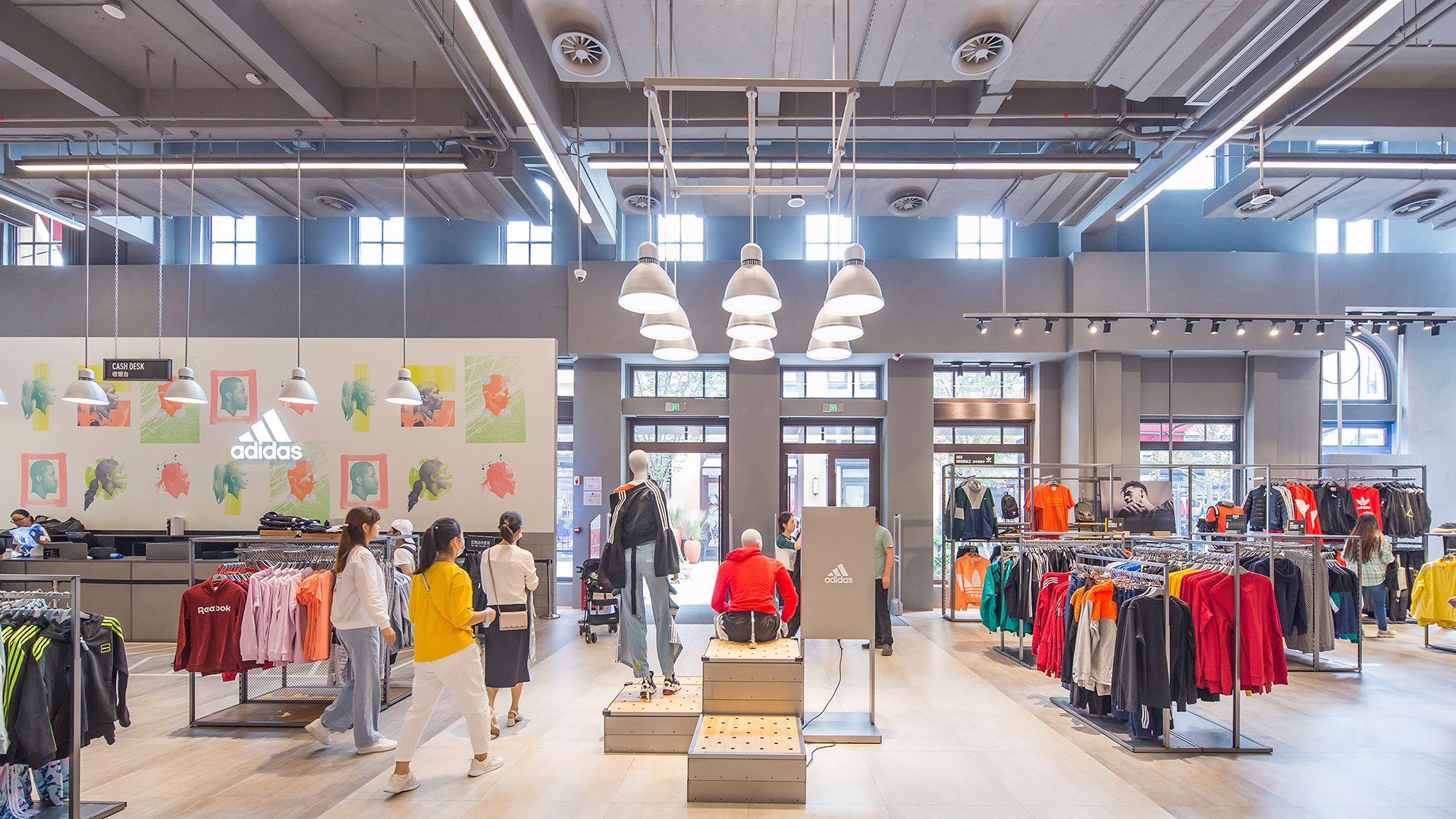 【adidas阿迪达斯】折扣店_比斯特苏州购物村（奕欧来奥特莱斯）