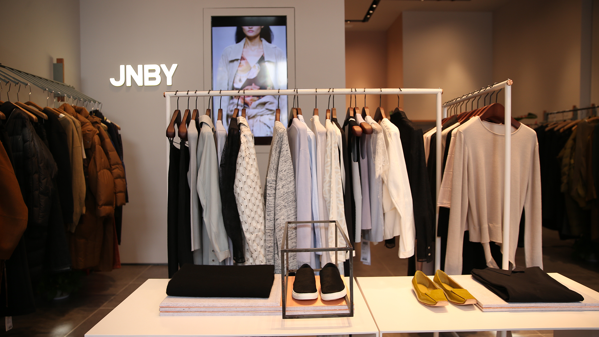 JNBY江南布衣_折扣店_比斯特苏州购物村(奕欧来奥特莱斯)